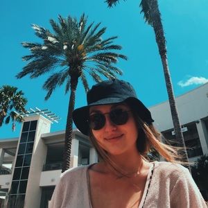 Meet your Posher, Brittani